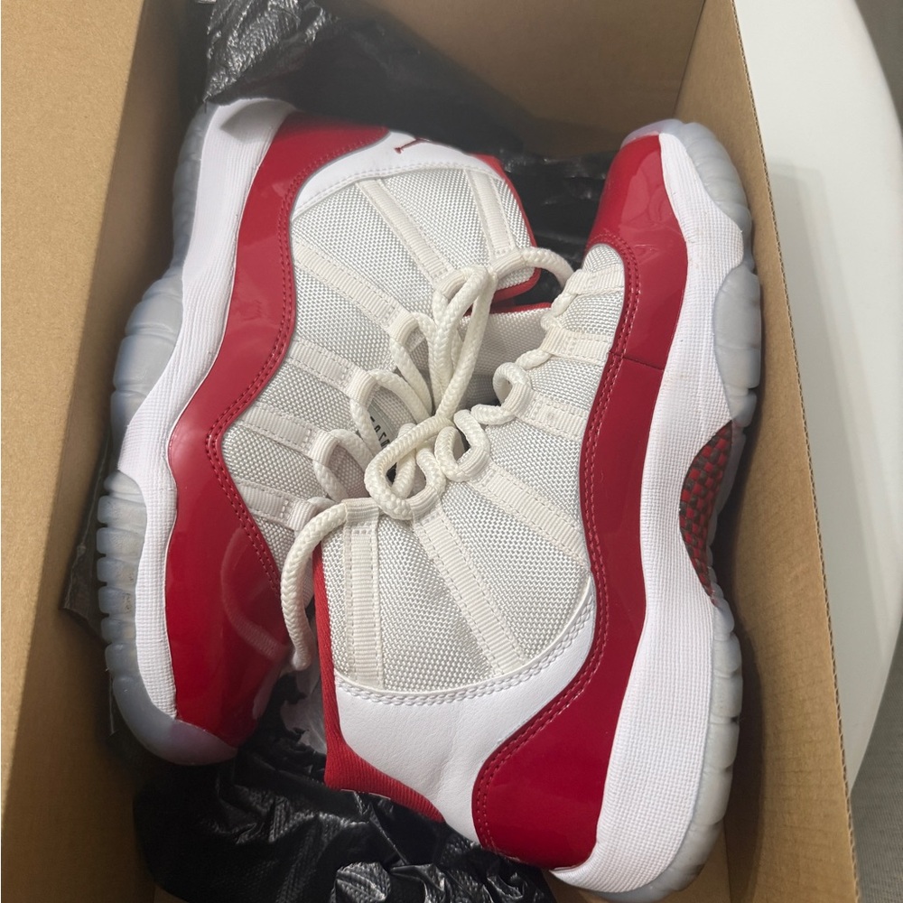 Jordan 11 Cherry - Picture 2 of 6